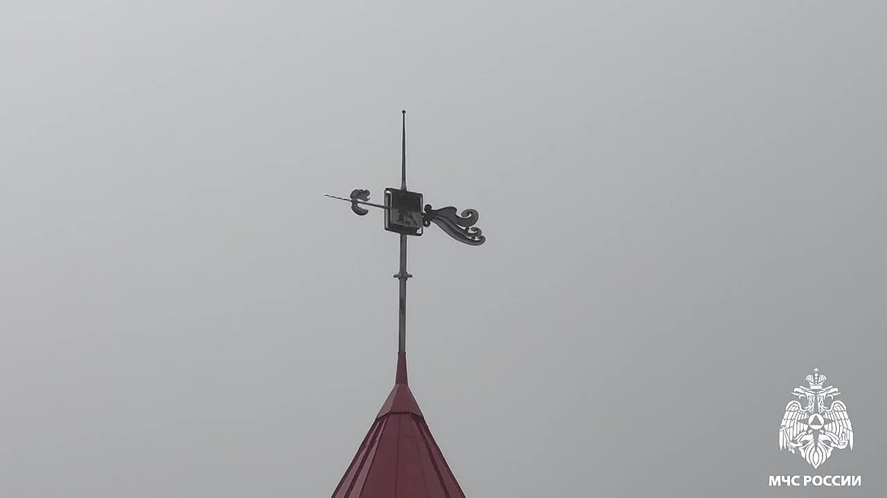 По прогнозу Коми ЦГСМ с 18 часов 13 ноября до 18 часов 14 ноября ожидается усиление южного, юго-восточного ветра 8-13 м/с, порывами 15-22 м/с