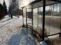 Максим Мартышин: Ну и к плохим новостям: на улице Савина на остановке Скала, но уже на противоположной стороне, снова разбили стеклянную панель