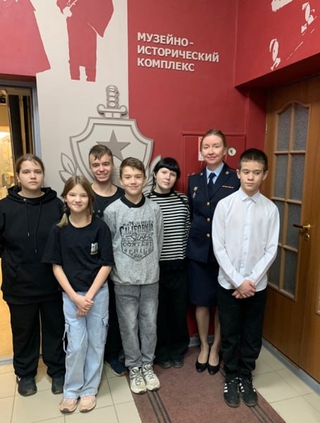 В преддверии Всероссийского дня правовой помощи детям воспитанники детского дома познакомились с историей МВД