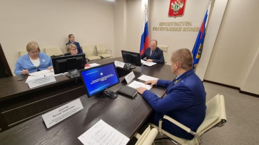 Прокурор Республики Коми Николай Егоров при участии федерального инспектора по Республике Коми Елены Филимоновой, представителей органов государственной власти, правоохранительных и контрольно-надзорных органов провел...