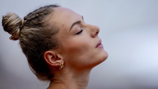 Многие делают ее каждый день: с этой прической и облысеть недолго