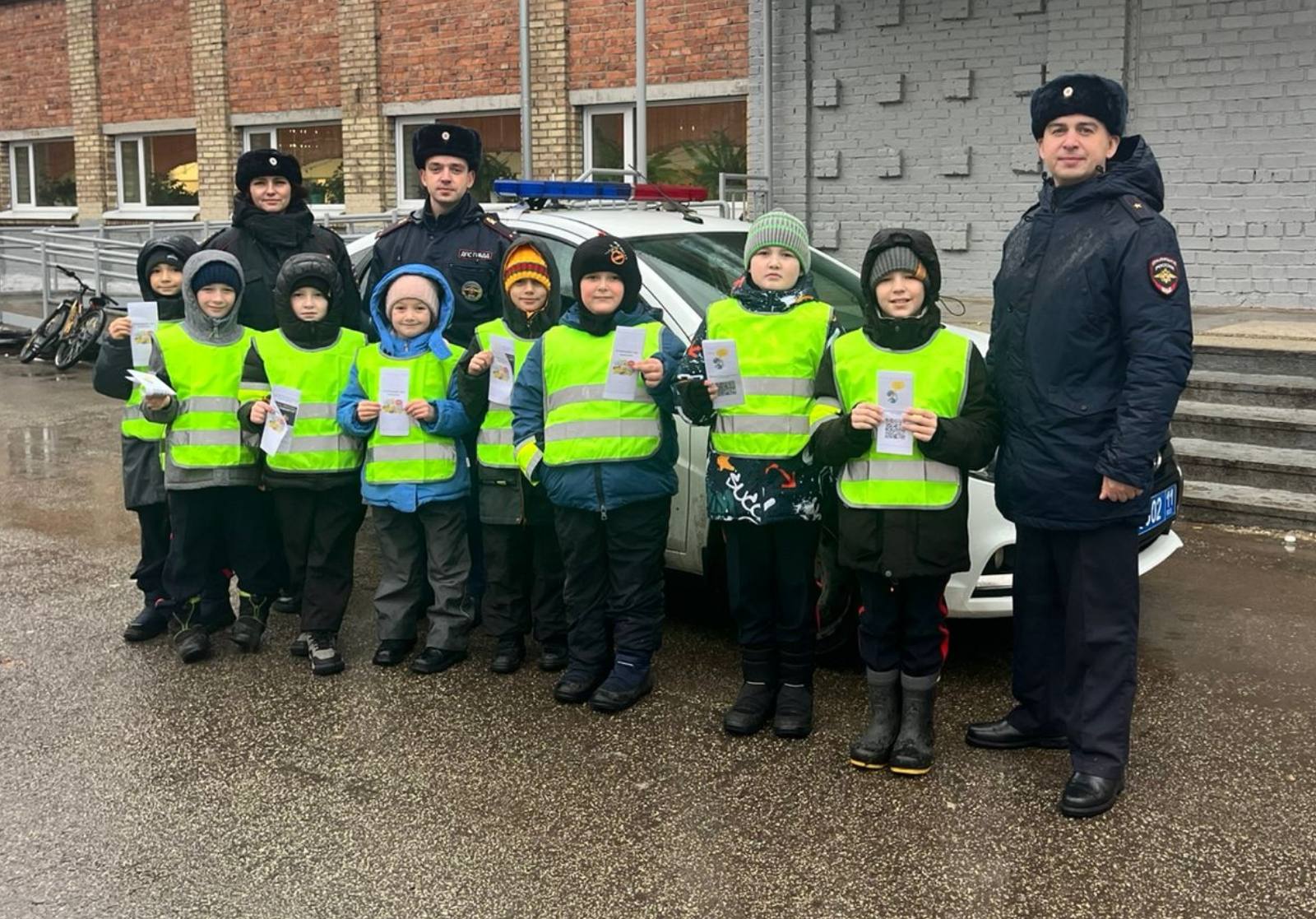 В Сыктывкаре прошла акция в память о жертвах ДТП В Сыктывкаре прошла акция в память о жертвах ДТП