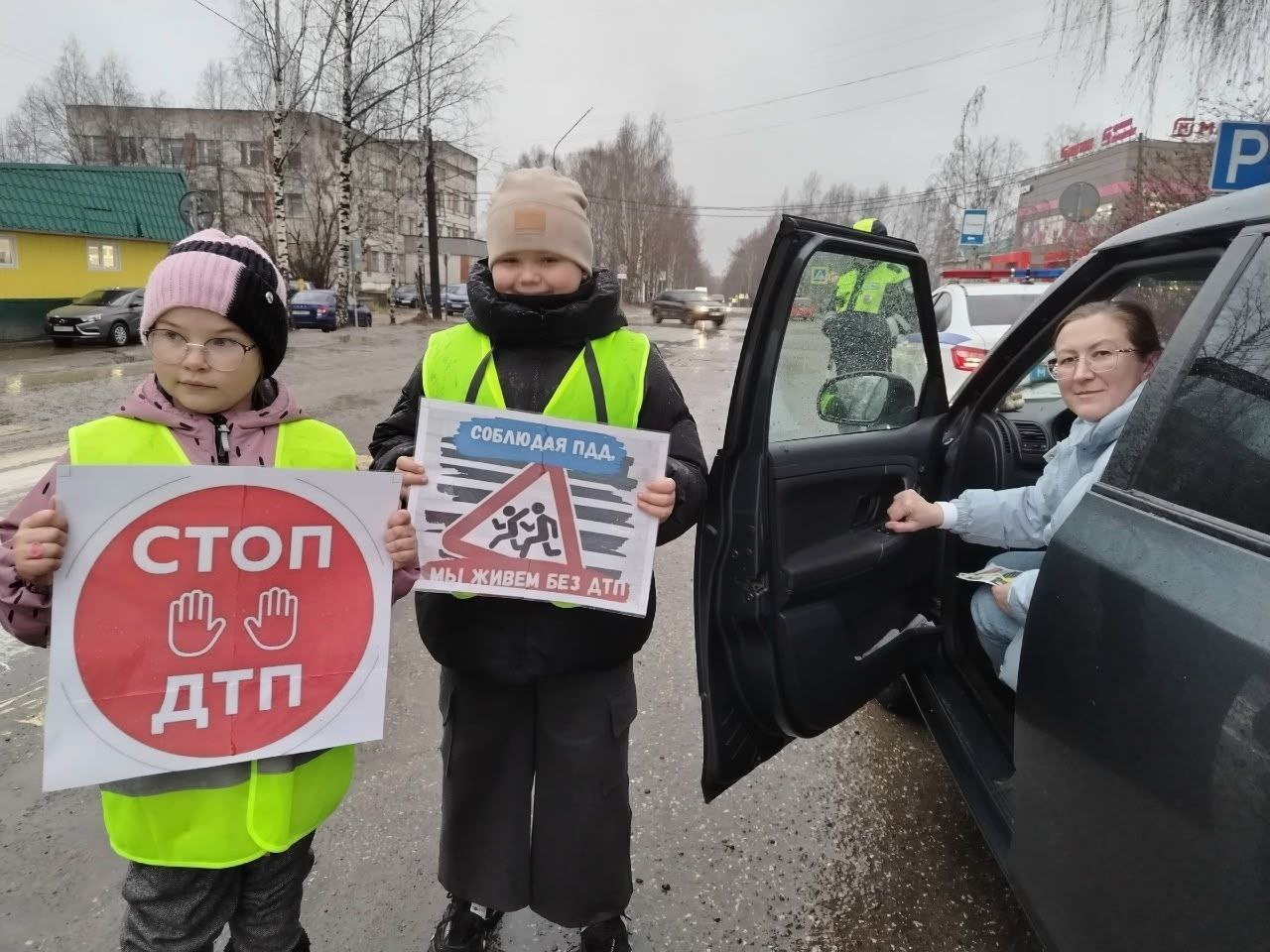 Водителям Сысольского района напомнили о важности соблюдения ПДД Водителям Сысольского района напомнили о важности соблюдения ПДД
