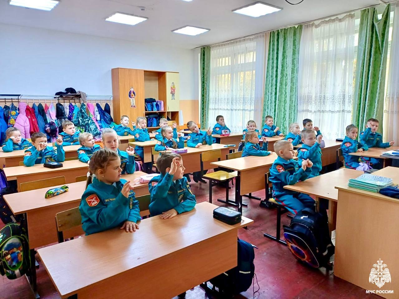 Урок безопасности от ухтинских огнеборцев Урок безопасности от ухтинских огнеборцев