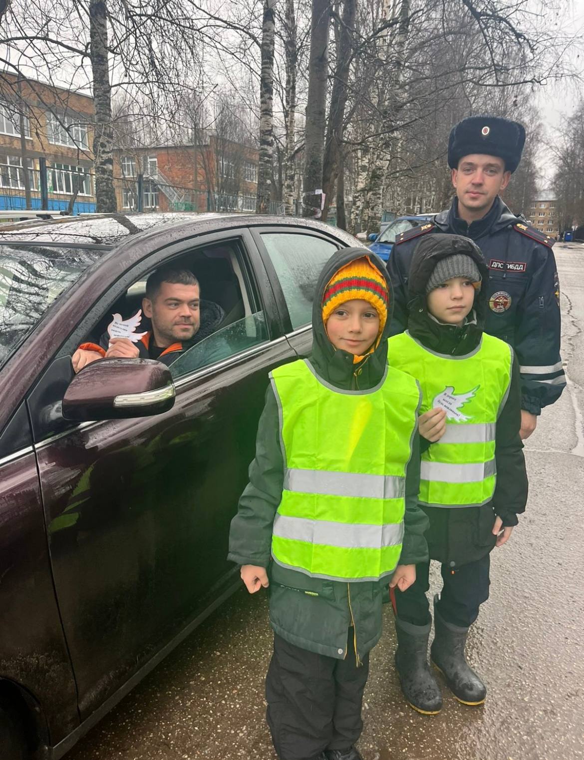 В Сыктывкаре прошла акция в память о жертвах ДТП В Сыктывкаре прошла акция в память о жертвах ДТП