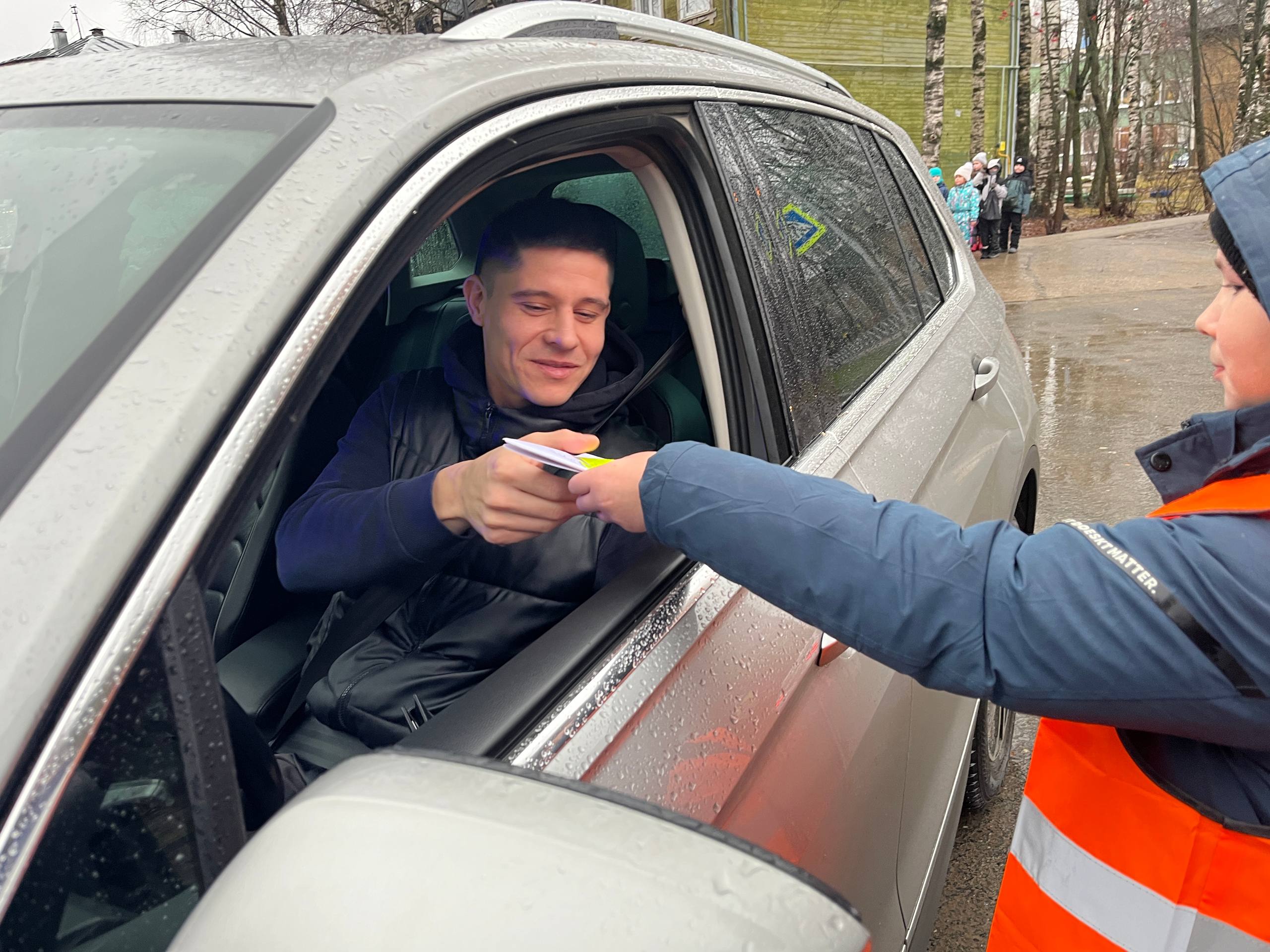 В Сыктывкаре прошла акция в память о жертвах ДТП В Сыктывкаре прошла акция в память о жертвах ДТП