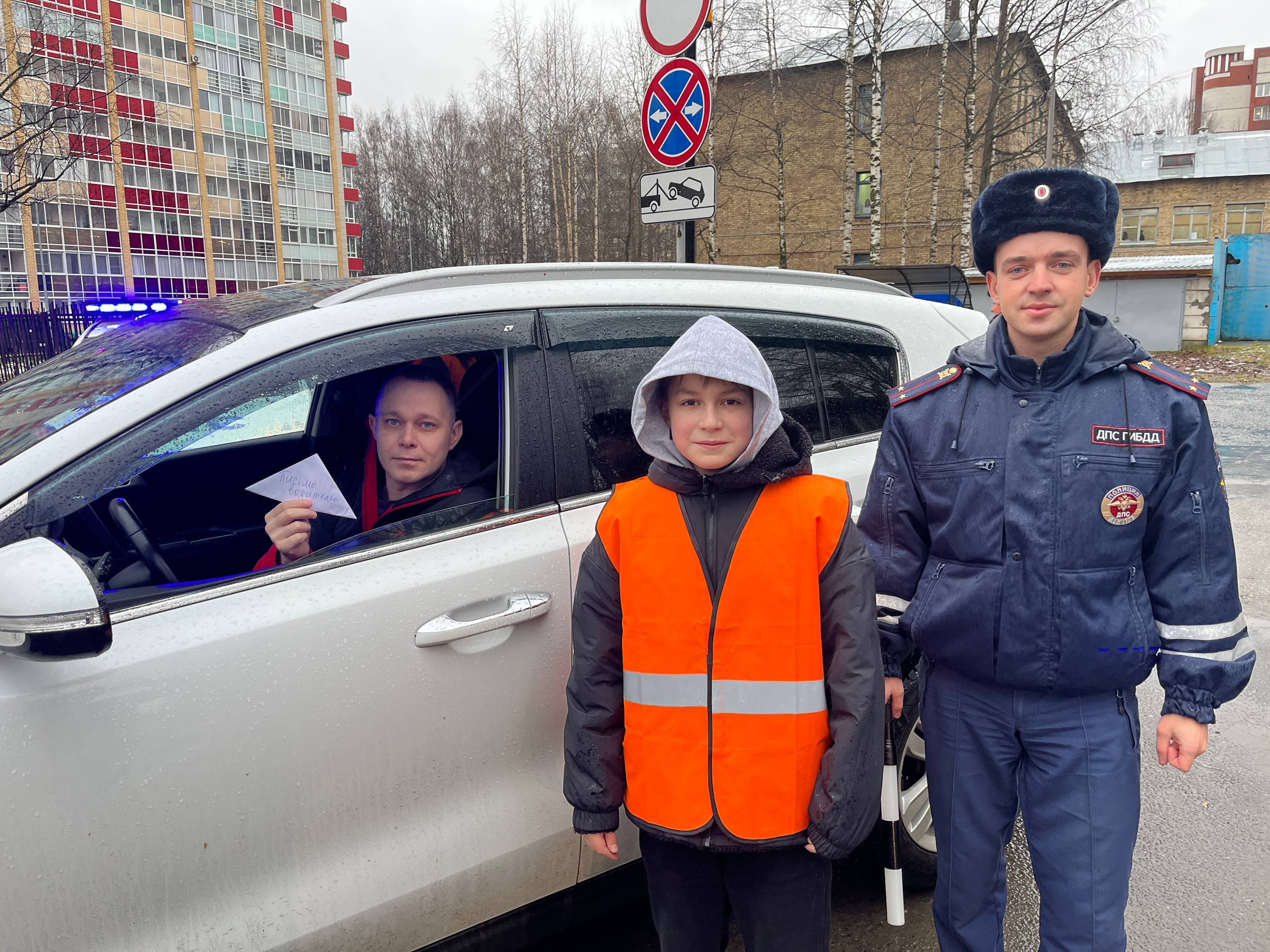 В Сыктывкаре прошла акция в память о жертвах ДТП В Сыктывкаре прошла акция в память о жертвах ДТП