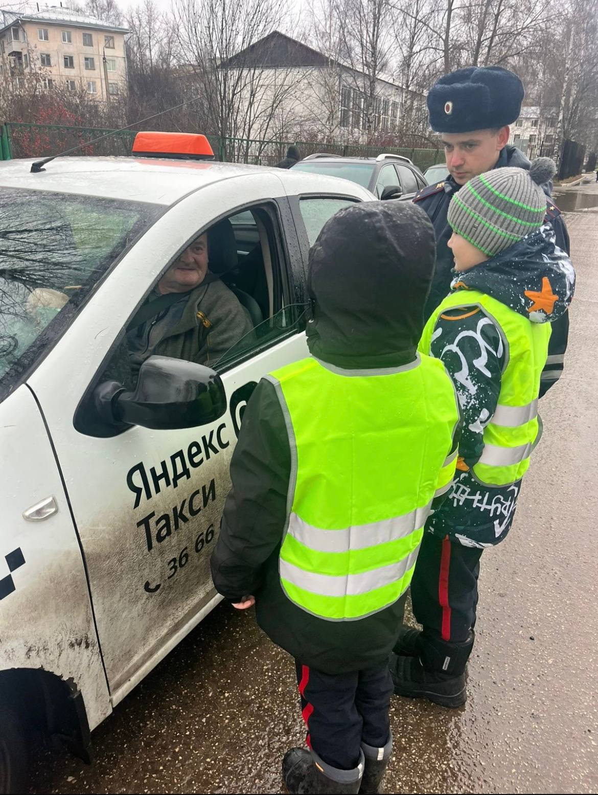 В Сыктывкаре прошла акция в память о жертвах ДТП В Сыктывкаре прошла акция в память о жертвах ДТП