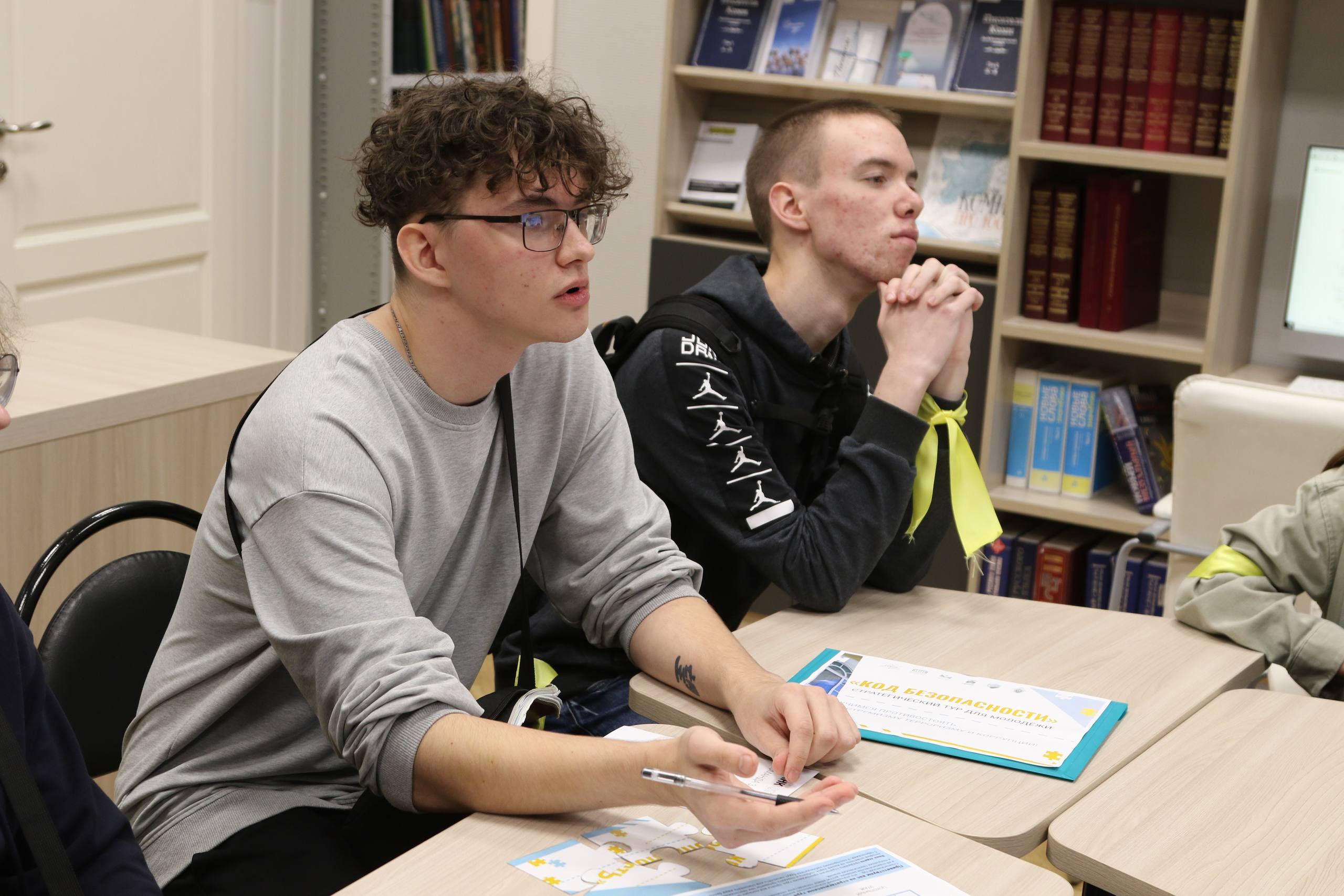 Сотрудники МВД по Республике Коми принимают активное участие в реализации стратегического тура «КОД безопасности» для молодежи Сотрудники МВД по Республике Коми принимают активное участие в реализации стратегического тура «КОД безопасности» для молодежи