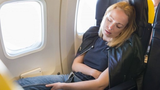 В самолете будете спать как младенец: 3 верных способа отдохнуть во время полета
