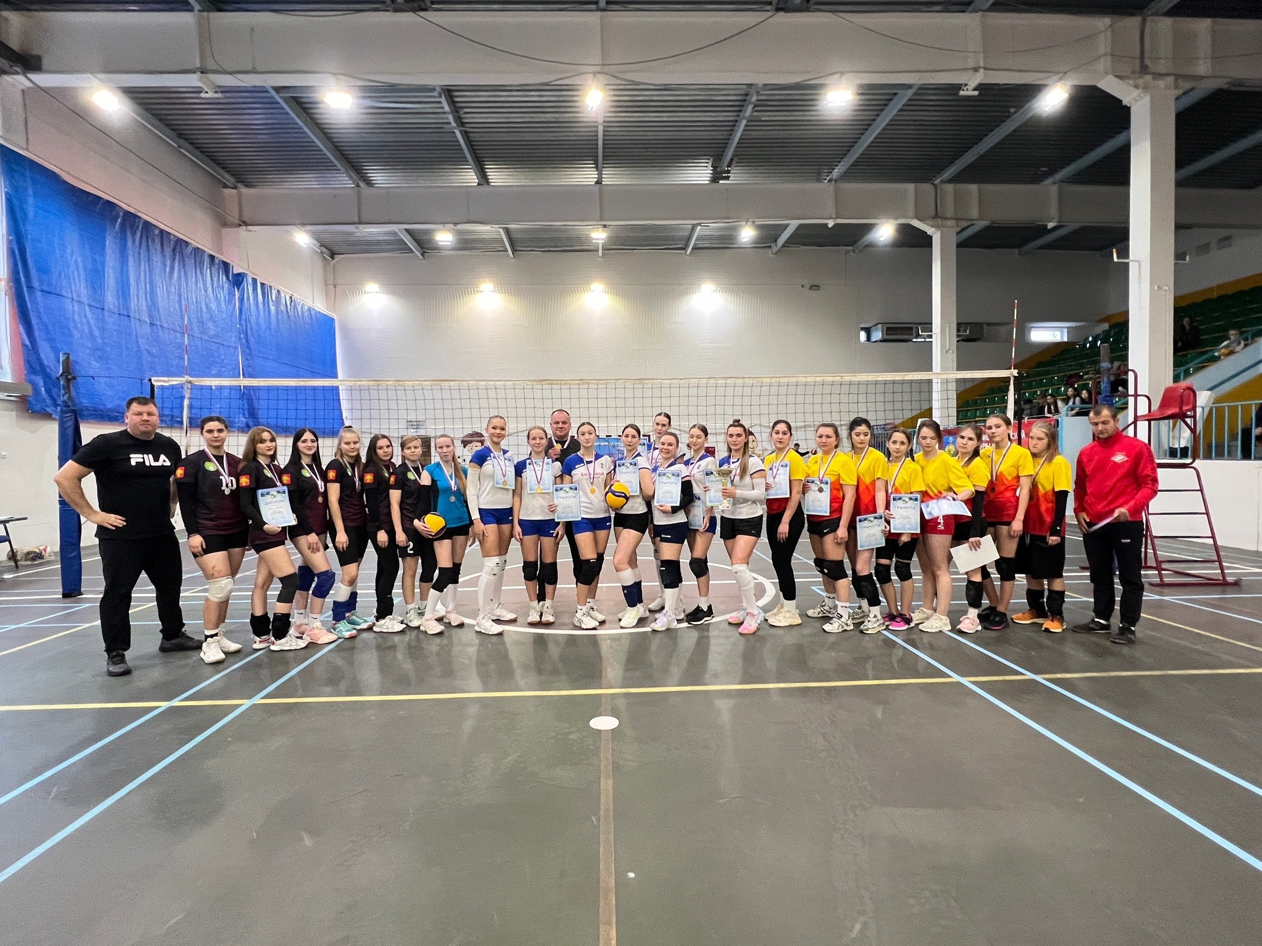 16 ноября в стенах «Спортивной школы по футболу» развернулись нешуточные спортивные страсти 16 ноября в стенах «Спортивной школы по футболу» развернулись нешуточные спортивные страсти