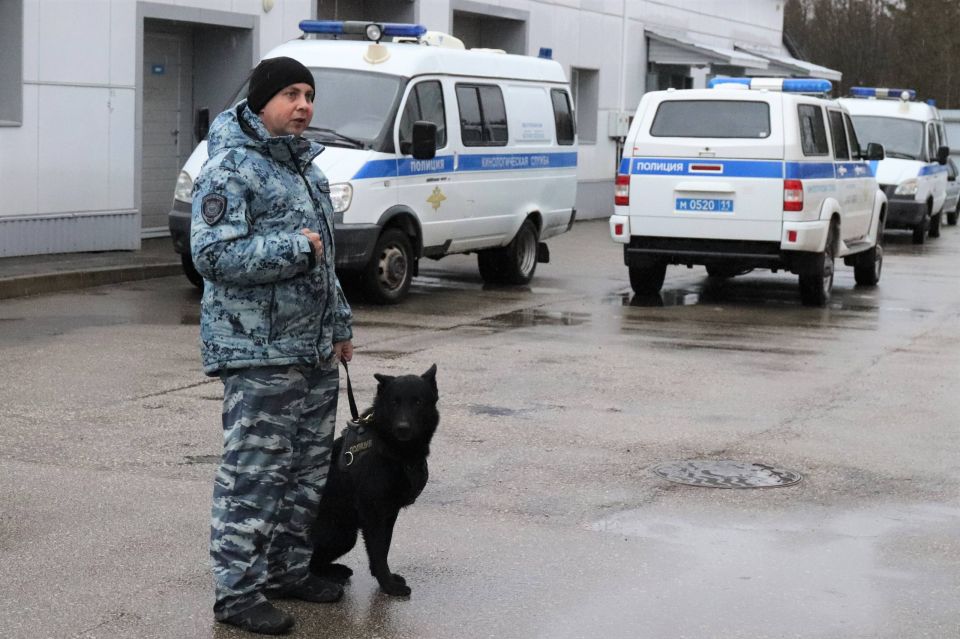 Сотрудники Центра кинологической службы МВД по Республике Коми провели экскурсию для сыктывкарских школьников