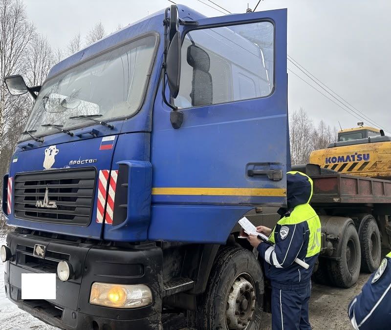 В Ухте #Госавтоинспекторы11 проводят рейды в рамках профилактического мероприятия «Грузовик-автобус»