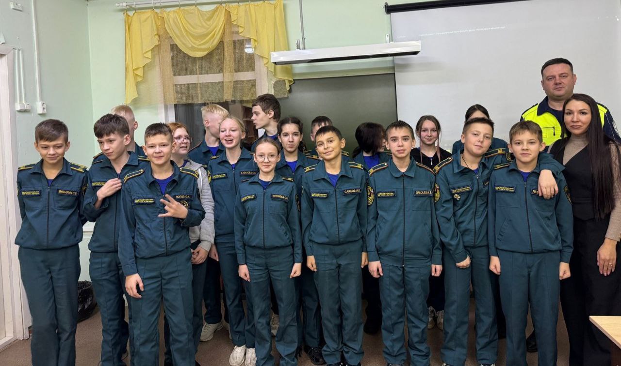 В Корткеросском районе #Госавтоинспекторы11 и представители Управления образования посетили с профилактическими беседами школу