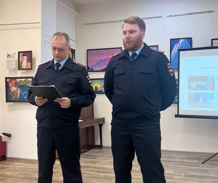 Сотрудники МВД по Коми приняли участие в финансовом форуме «Точки опоры» с лекцией о кибербезопасности