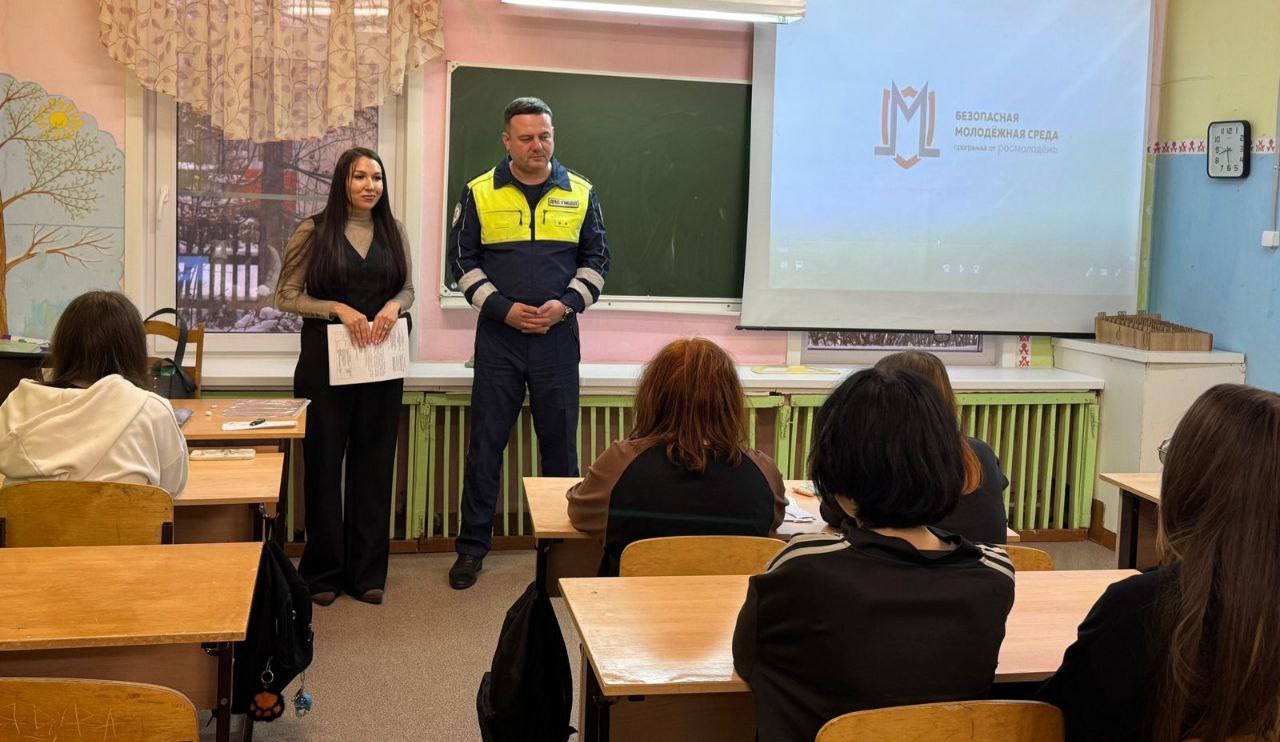 В Корткеросском районе #Госавтоинспекторы11 и представители Управления образования посетили с профилактическими беседами школу В Корткеросском районе #Госавтоинспекторы11 и представители Управления образования посетили с профилактическими беседами школу