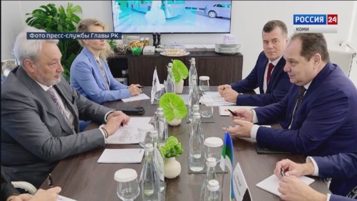 Ростислав Гольдштейн в рамках "Транспортной недели – 2025" встретился с генеральным директором Государственной транспортной лизинговой компании Михаилом Парневым