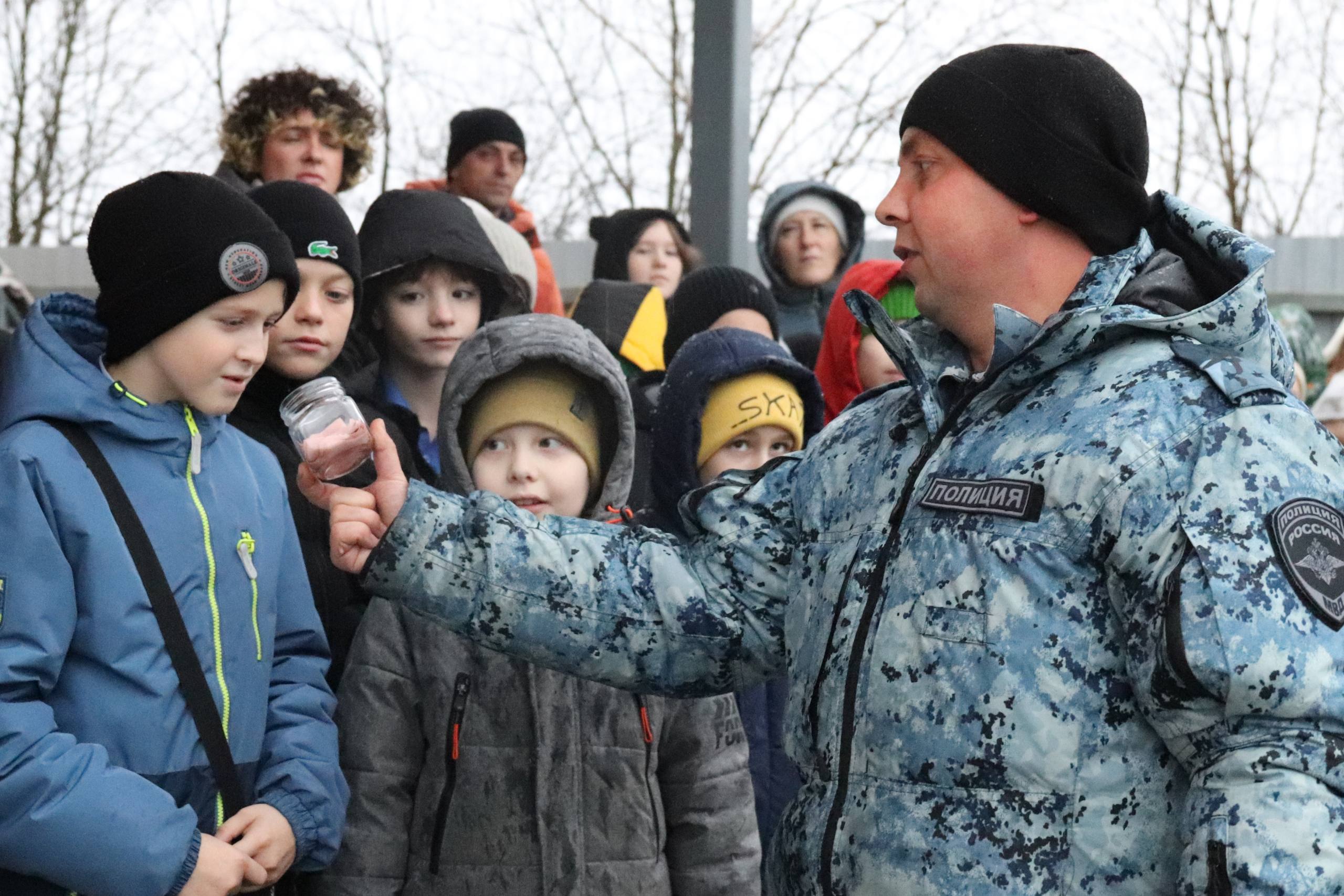 Сотрудники Центра кинологической службы МВД по Республике Коми провели экскурсию для сыктывкарских школьников Сотрудники Центра кинологической службы МВД по Республике Коми провели экскурсию для сыктывкарских школьников