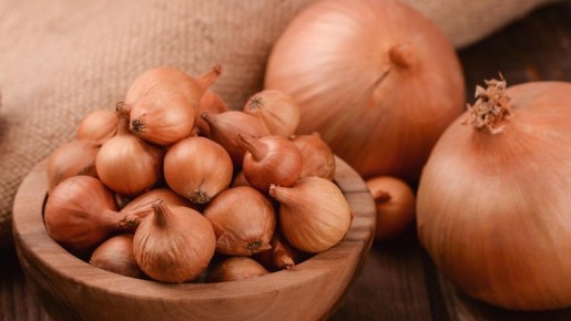 Дуршлаг вам в помощь: как за 10 секунд убрать горечь из лука