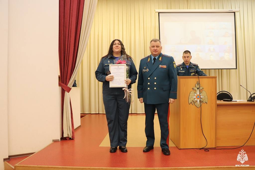 Сегодня в рамках Единого дня информирования в Главном управлении МЧС России по Республике Коми выступила председатель Красного Креста в Коми Вера Корсакова Сегодня в рамках Единого дня информирования в Главном управлении МЧС России по Республике Коми выступила председатель Красного Креста в Коми Вера Корсакова