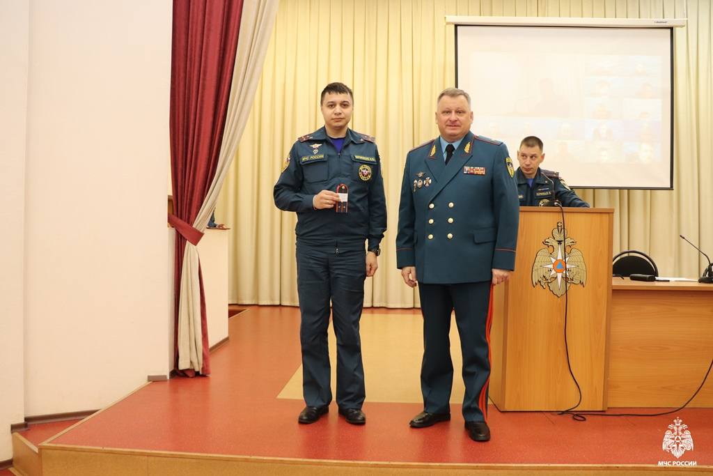 Сегодня в рамках Единого дня информирования в Главном управлении МЧС России по Республике Коми выступила председатель Красного Креста в Коми Вера Корсакова Сегодня в рамках Единого дня информирования в Главном управлении МЧС России по Республике Коми выступила председатель Красного Креста в Коми Вера Корсакова