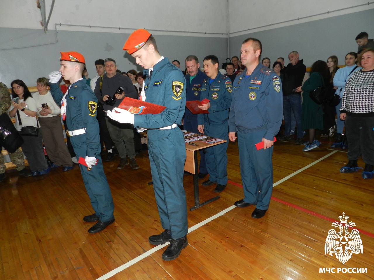 «Клянусь!»: В Ухте первокурсники-кадеты сделали первый шаг в профессию спасателя «Клянусь!»: В Ухте первокурсники-кадеты сделали первый шаг в профессию спасателя