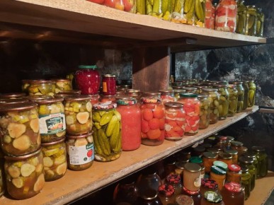 Ржавая крышка на консервации не будет вашей проблемой: эта хитрость предотвратит появление пятен