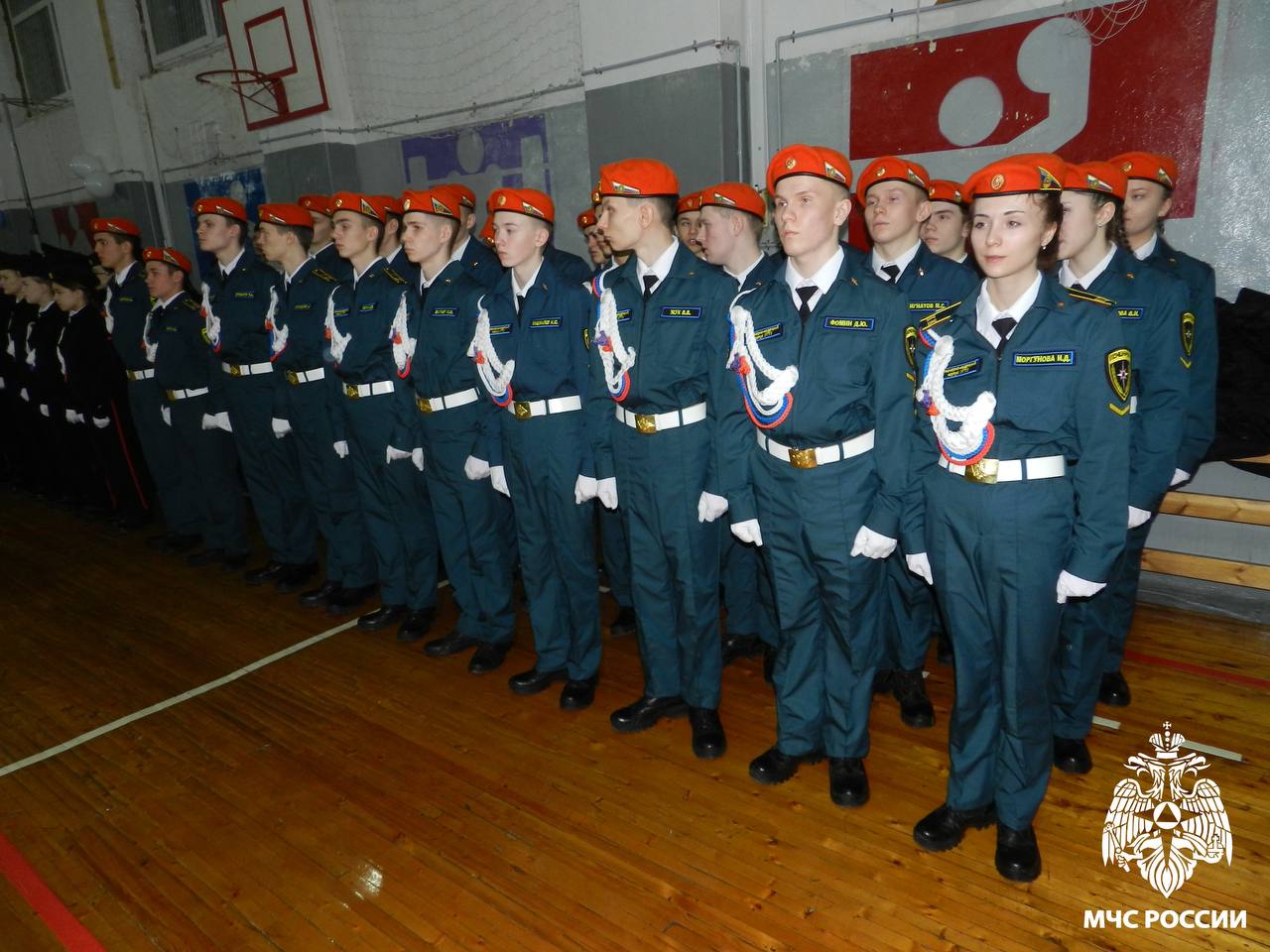 «Клянусь!»: В Ухте первокурсники-кадеты сделали первый шаг в профессию спасателя «Клянусь!»: В Ухте первокурсники-кадеты сделали первый шаг в профессию спасателя