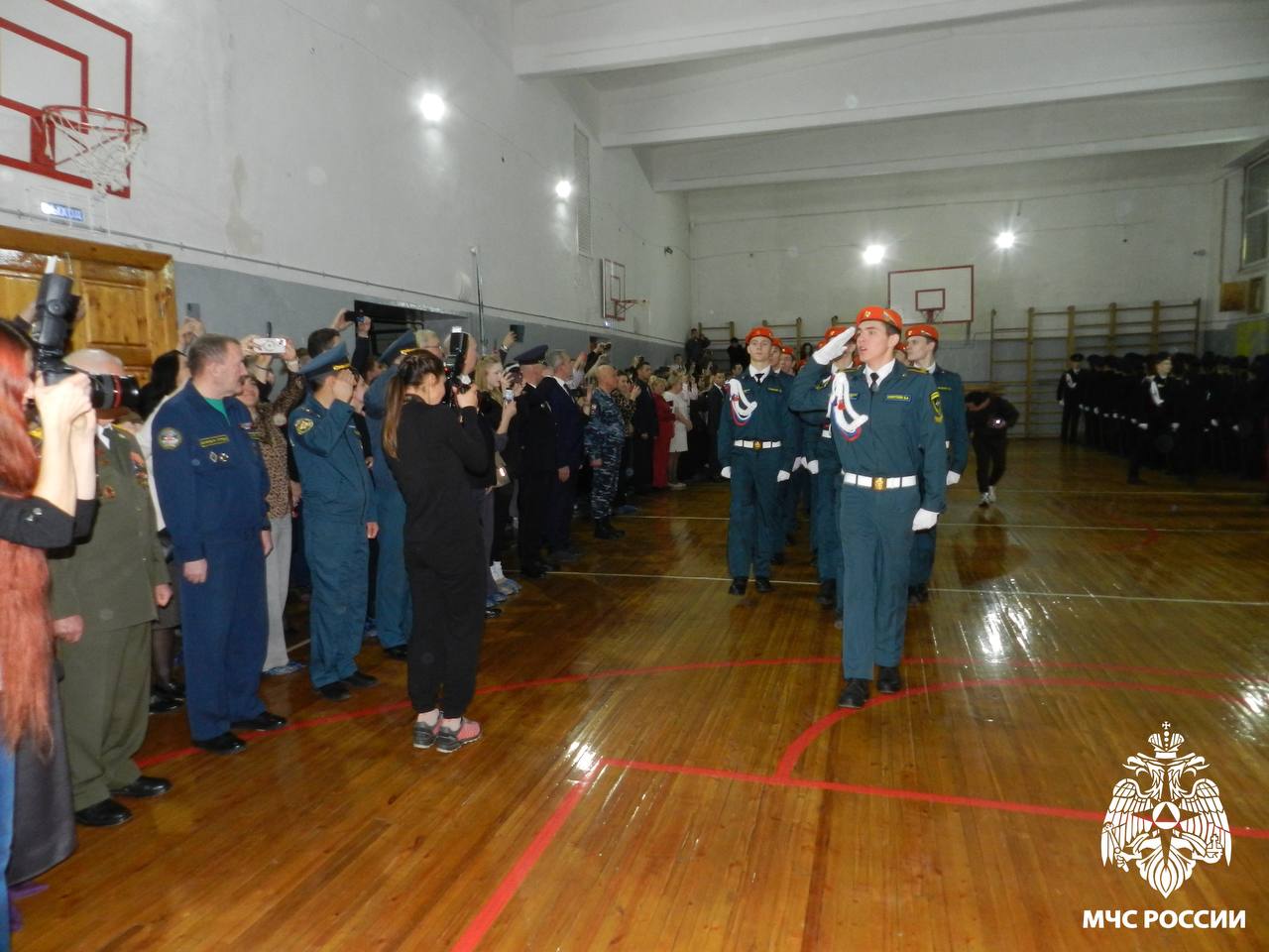 «Клянусь!»: В Ухте первокурсники-кадеты сделали первый шаг в профессию спасателя «Клянусь!»: В Ухте первокурсники-кадеты сделали первый шаг в профессию спасателя