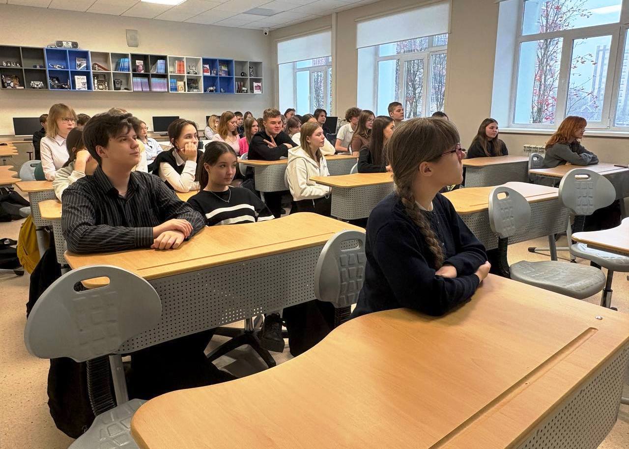 В ком совесть есть и есть закон, Тот не украдет, не обманет, В какой бы нужде ни был он, А вору дай хоть миллион, Он воровать не перестанет В ком совесть есть и есть закон, Тот не украдет, не обманет, В какой бы нужде ни был он, А вору дай хоть миллион, Он воровать не перестанет