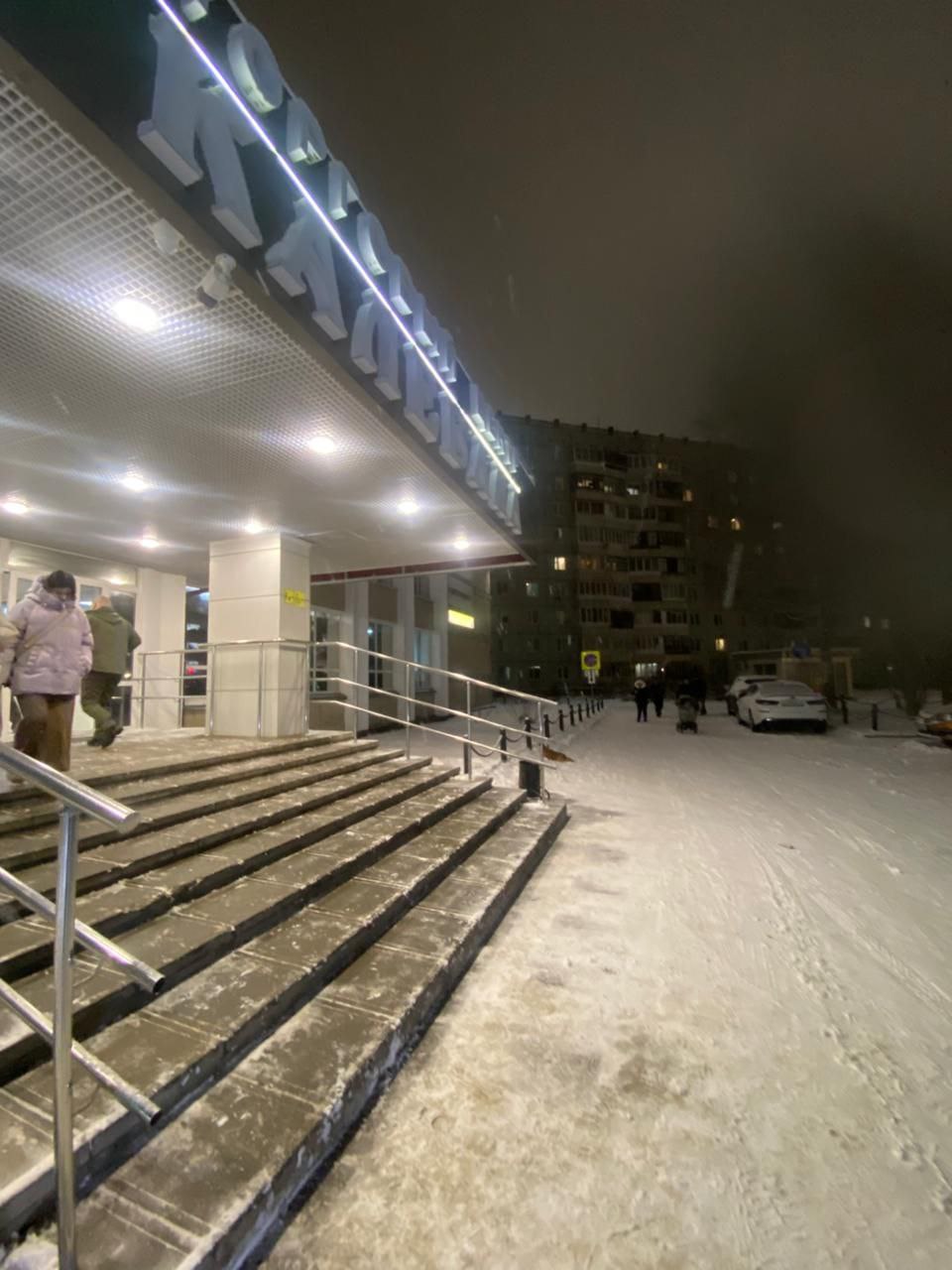 Максим Мартышин: Вчера наши специалисты осмотрели территории возле магазинов и торговых объектов Максим Мартышин: Вчера наши специалисты осмотрели территории возле магазинов и торговых объектов