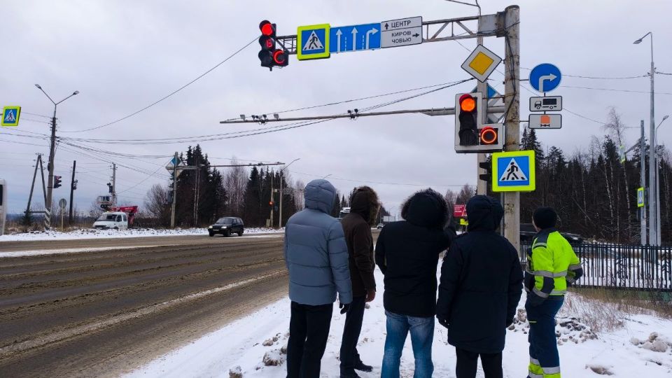 Максим Мартышин: Уважаемые горожане! Сегодня из соцсетей как и многие из вас узнал, что на Октябрьском проспекте в сторону города утром образовалась пробка в районе поворота на Човью Максим Мартышин: Уважаемые горожане! Сегодня из соцсетей как и многие из вас узнал, что на Октябрьском проспекте в сторону города утром образовалась пробка в районе поворота на Човью
