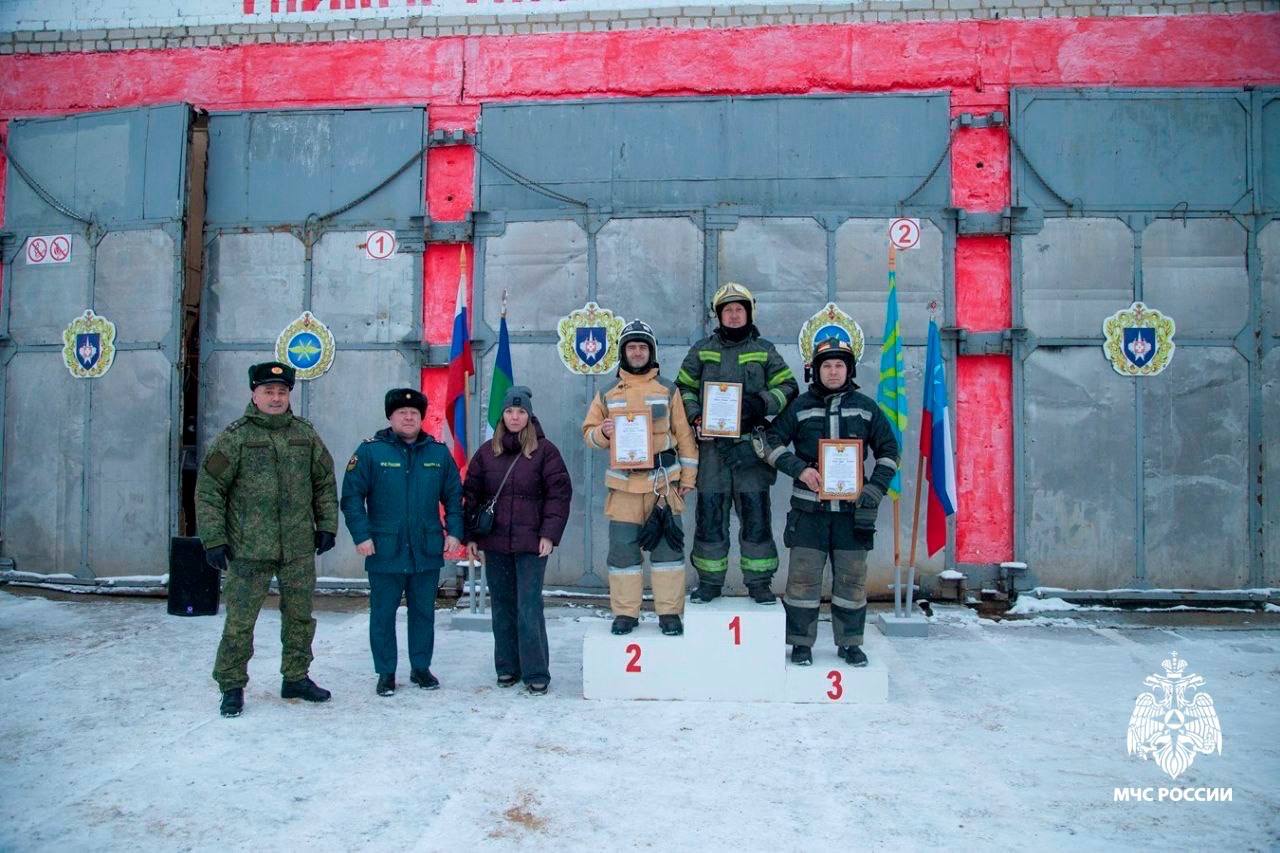 Вызов принят. В Печоре прошли соревнования по скоростному подъему газодымозащитников в высотном здании «Вертикальный вызов» Вызов принят. В Печоре прошли соревнования по скоростному подъему газодымозащитников в высотном здании «Вертикальный вызов»