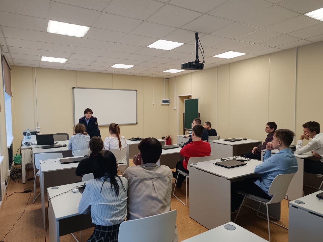 Сотрудниками следственного управления проведены учебные занятия с несовершеннолетними в преддверии Всемирного дня ребёнка Сотрудниками следственного управления проведены учебные занятия с несовершеннолетними в преддверии Всемирного дня ребёнка