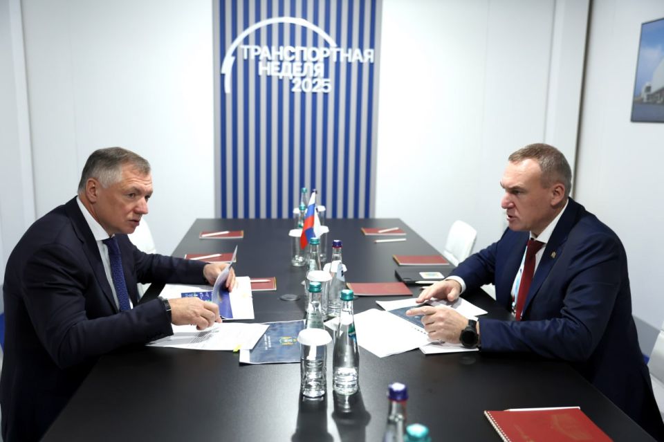 Марат Хуснуллин провел встречи с губернаторами на полях Транспортной недели Марат Хуснуллин провел встречи с губернаторами на полях Транспортной недели