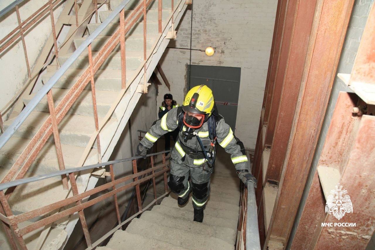 Вызов принят. В Печоре прошли соревнования по скоростному подъему газодымозащитников в высотном здании «Вертикальный вызов» Вызов принят. В Печоре прошли соревнования по скоростному подъему газодымозащитников в высотном здании «Вертикальный вызов»