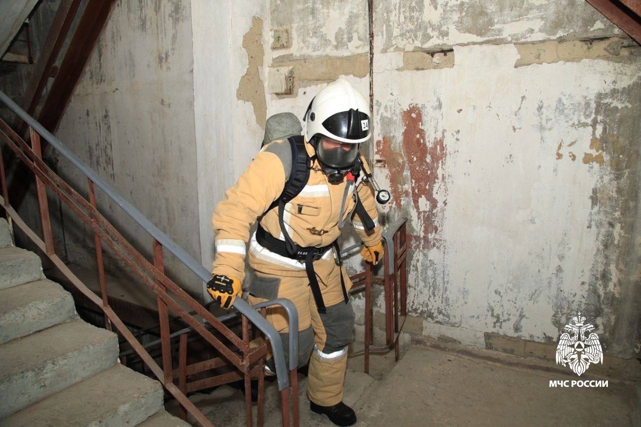 Вызов принят. В Печоре прошли соревнования по скоростному подъему газодымозащитников в высотном здании «Вертикальный вызов» Вызов принят. В Печоре прошли соревнования по скоростному подъему газодымозащитников в высотном здании «Вертикальный вызов»