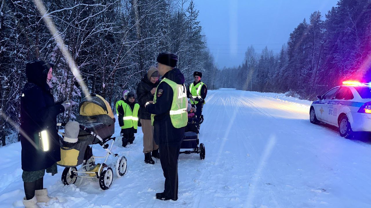 Сотрудники #Госавтоинспекции11 г. Сыктывкара обеспечили безопасность пешеходов на маршруте Дырносских дач Сотрудники #Госавтоинспекции11 г. Сыктывкара обеспечили безопасность пешеходов на маршруте Дырносских дач