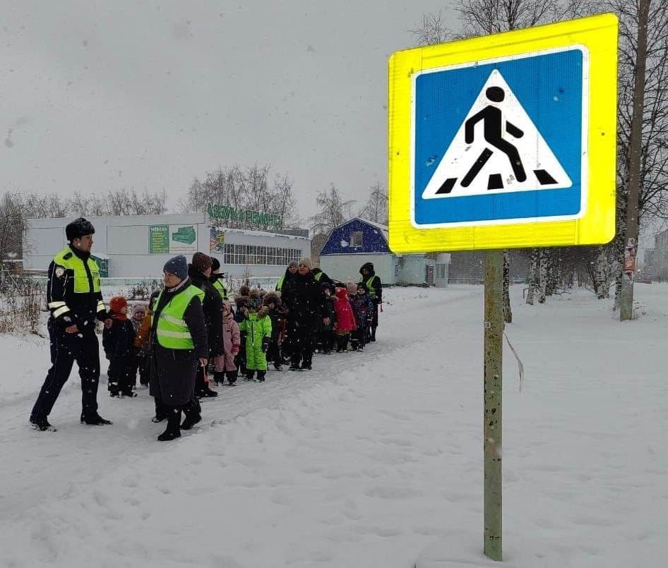 Сотрудники #Госавтоинспекции11 города Сосногорска провели пешеходную экскурсию для дошкольников «Мой безопасный путь» Сотрудники #Госавтоинспекции11 города Сосногорска провели пешеходную экскурсию для дошкольников «Мой безопасный путь»