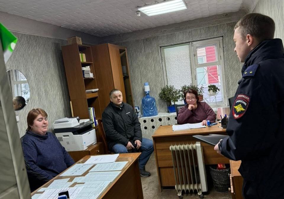 Сотрудники #Госавтоинспекции11 Сосногорска провели профилактическую беседу по безопасности дорожного движения в автотранспортном предприятие Сотрудники #Госавтоинспекции11 Сосногорска провели профилактическую беседу по безопасности дорожного движения в автотранспортном предприятие