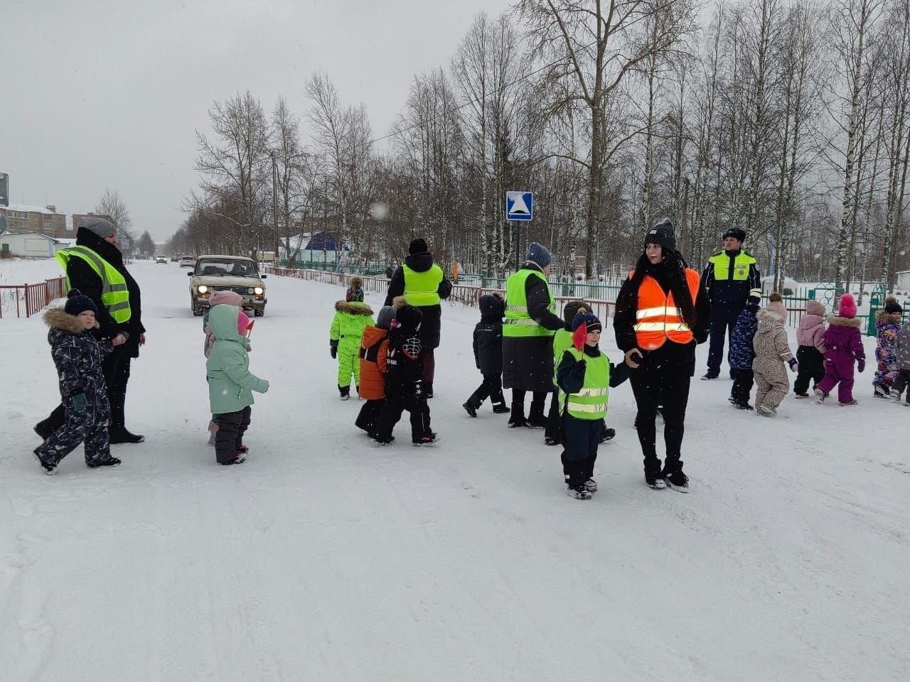 Сотрудники #Госавтоинспекции11 города Сосногорска провели пешеходную экскурсию для дошкольников «Мой безопасный путь» Сотрудники #Госавтоинспекции11 города Сосногорска провели пешеходную экскурсию для дошкольников «Мой безопасный путь»