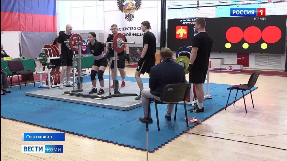 В Сыктывкаре продолжаются выступления сильнейших пауэрлифтеров северо-запада России