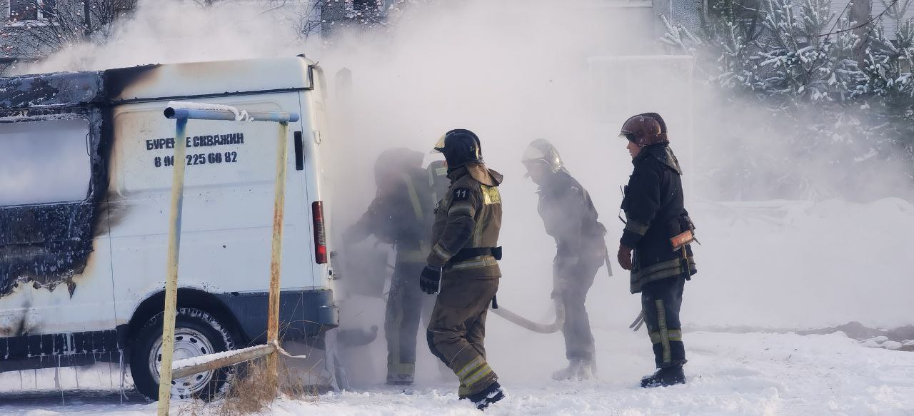 В столице Коми огнеборцы оперативно потушили возгорание автомобиля В столице Коми огнеборцы оперативно потушили возгорание автомобиля
