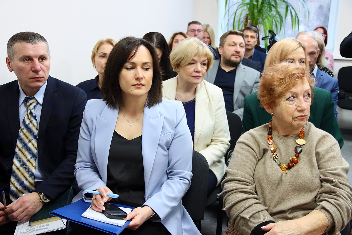 Максим Мартышин: Только что провели общегородскую планёрку в Дырносе, на базе «Дорожного хозяйства» Максим Мартышин: Только что провели общегородскую планёрку в Дырносе, на базе «Дорожного хозяйства»