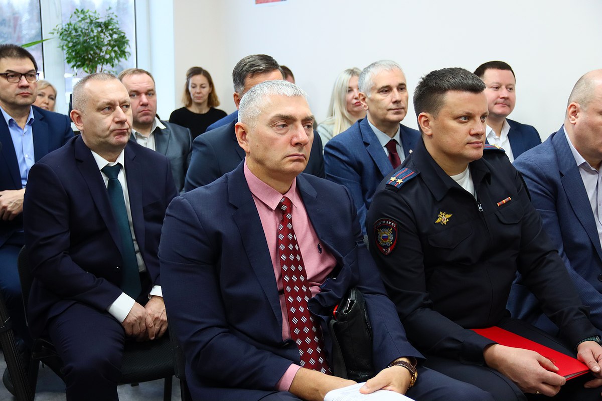 Максим Мартышин: Только что провели общегородскую планёрку в Дырносе, на базе «Дорожного хозяйства» Максим Мартышин: Только что провели общегородскую планёрку в Дырносе, на базе «Дорожного хозяйства»