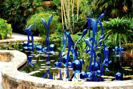 Стекло в саду: от идей до неожиданных решений