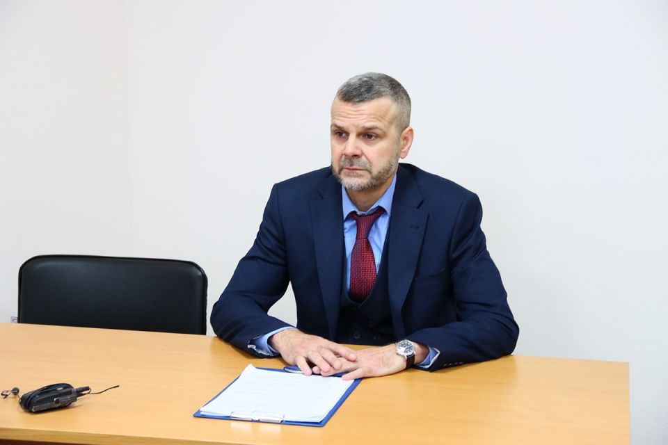 Максим Мартышин: Только что провели общегородскую планёрку в Дырносе, на базе «Дорожного хозяйства»