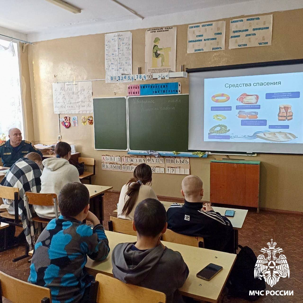 Осторожно - ледостав!. Сотрудники ГИМС МЧС России провели увлекательное занятие со школьниками города Вуктыла и села Подчерье Осторожно - ледостав!. Сотрудники ГИМС МЧС России провели увлекательное занятие со школьниками города Вуктыла и села Подчерье