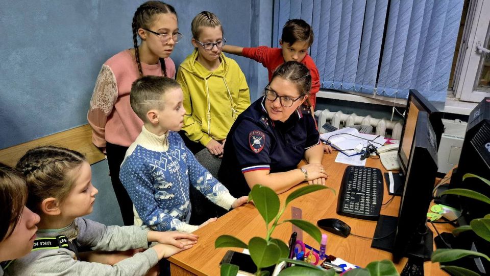 Воспитанники подшефного детского дома познакомились с работой Госавтоинспекции Республики Коми