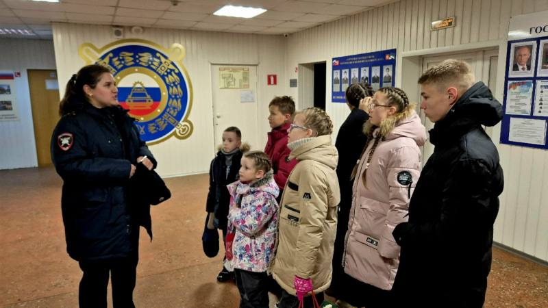 Воспитанники подшефного детского дома познакомились с работой Госавтоинспекции Республики Коми Воспитанники подшефного детского дома познакомились с работой Госавтоинспекции Республики Коми